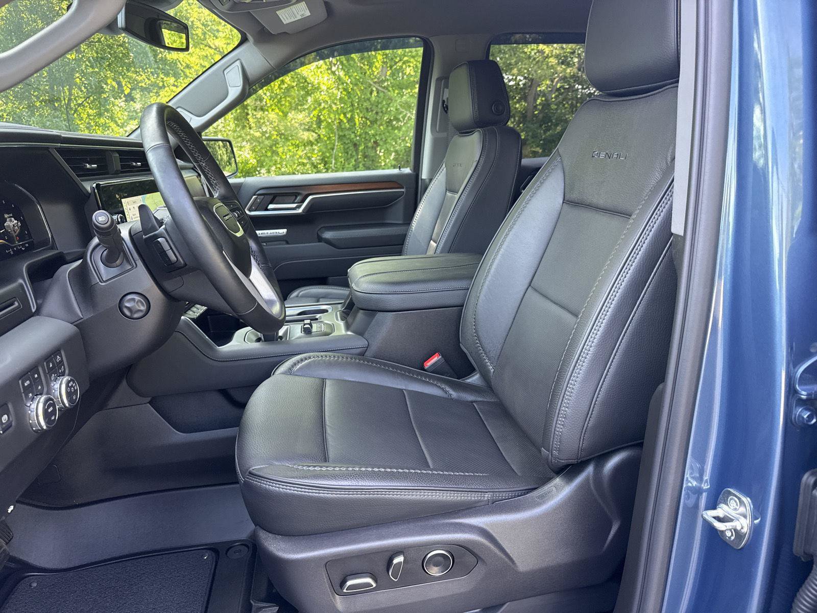Used 2025 GMC Sierra 1500 Denali AWD/4WD image 18