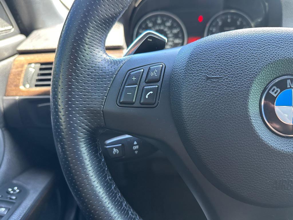 Used 2013 BMW 335i Convertible image 11