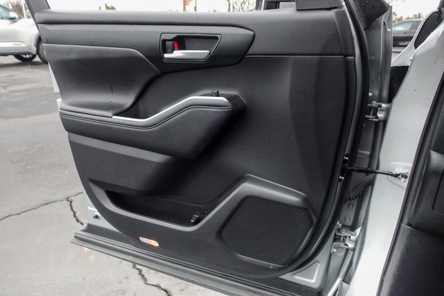 Certified 2023 Toyota Highlander XLE image 24