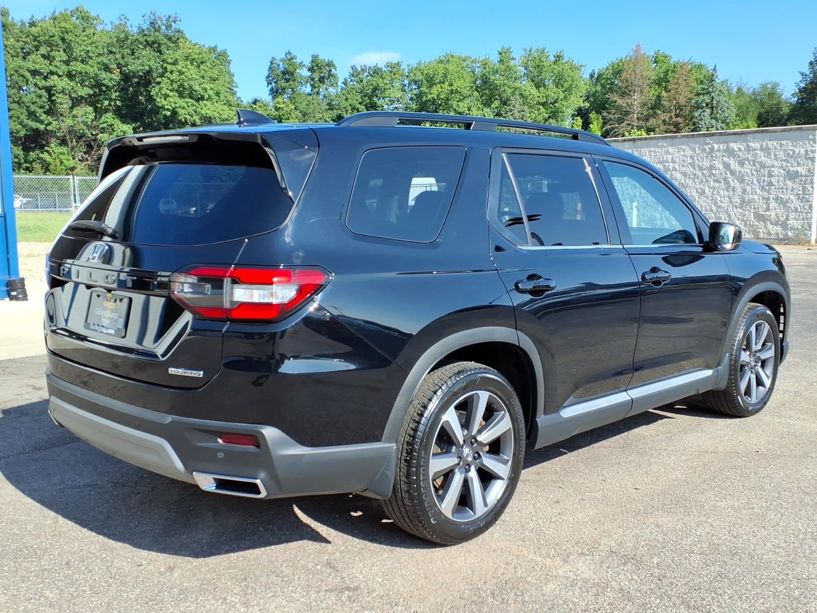 Certified 2025 Honda Pilot Touring image 12