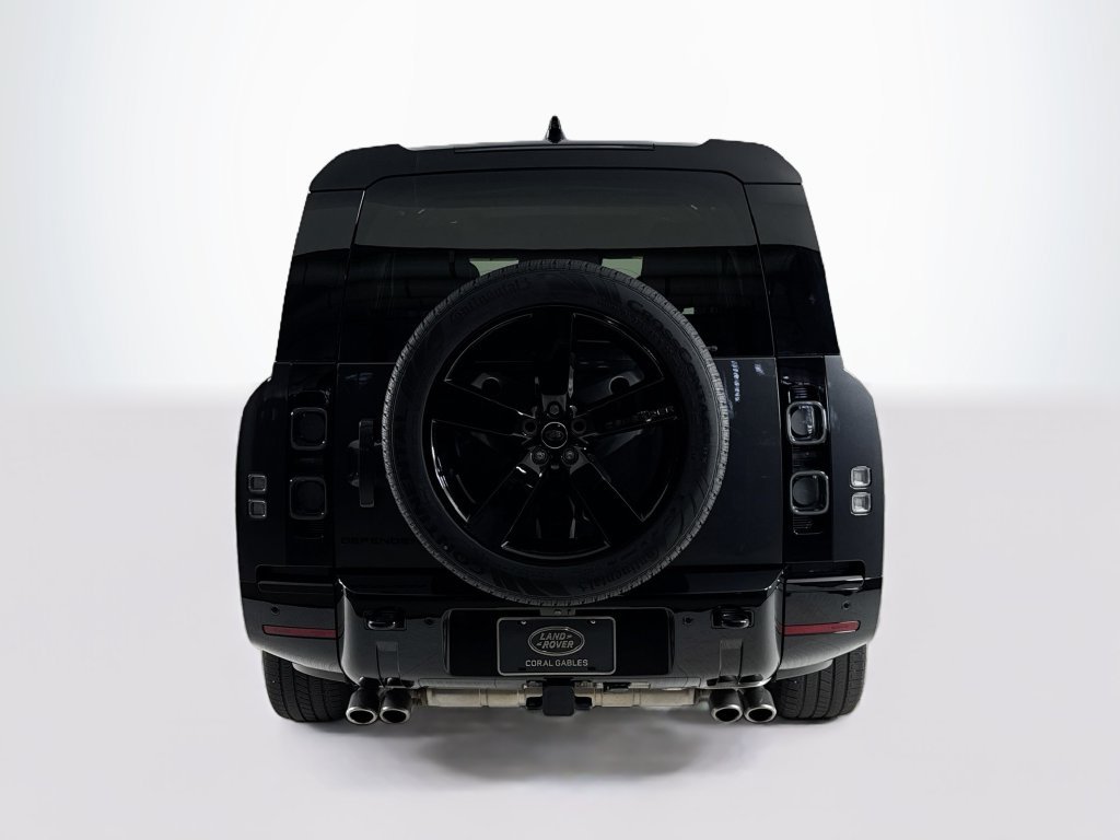 Used 2025 Land Rover Defender 130 V8 AWD/4WD image 4