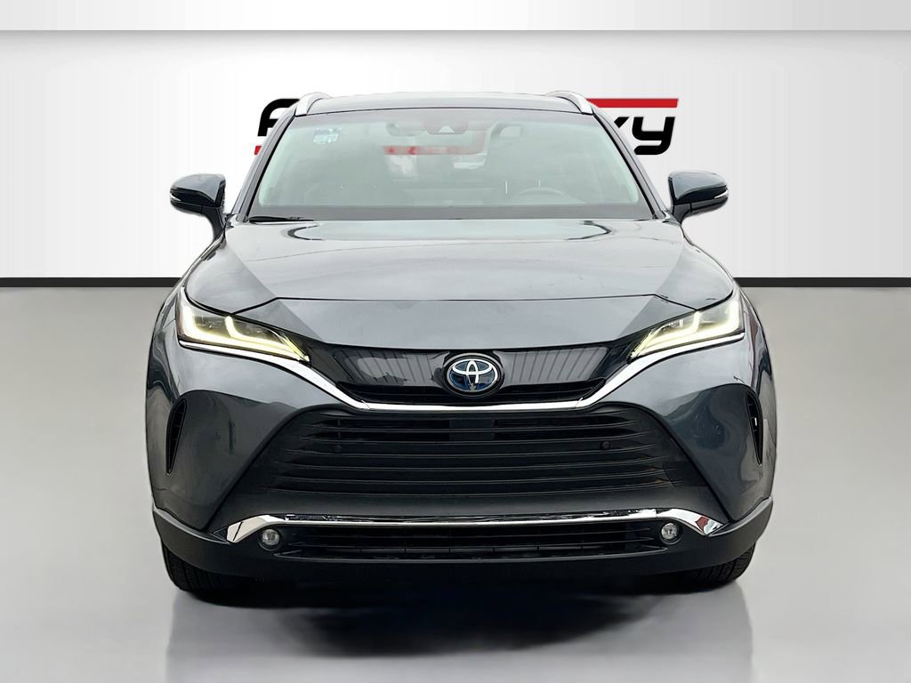 Used 2024 Toyota Venza XLE image 2