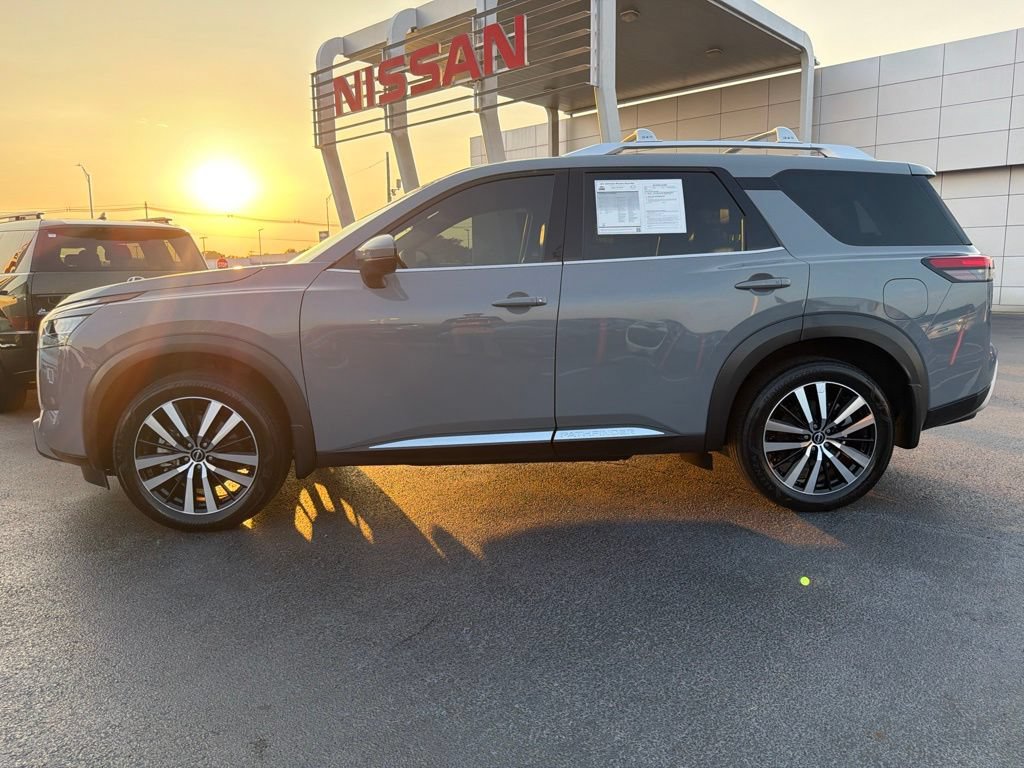 Used 2024 Nissan Pathfinder Platinum AWD/4WD image 2