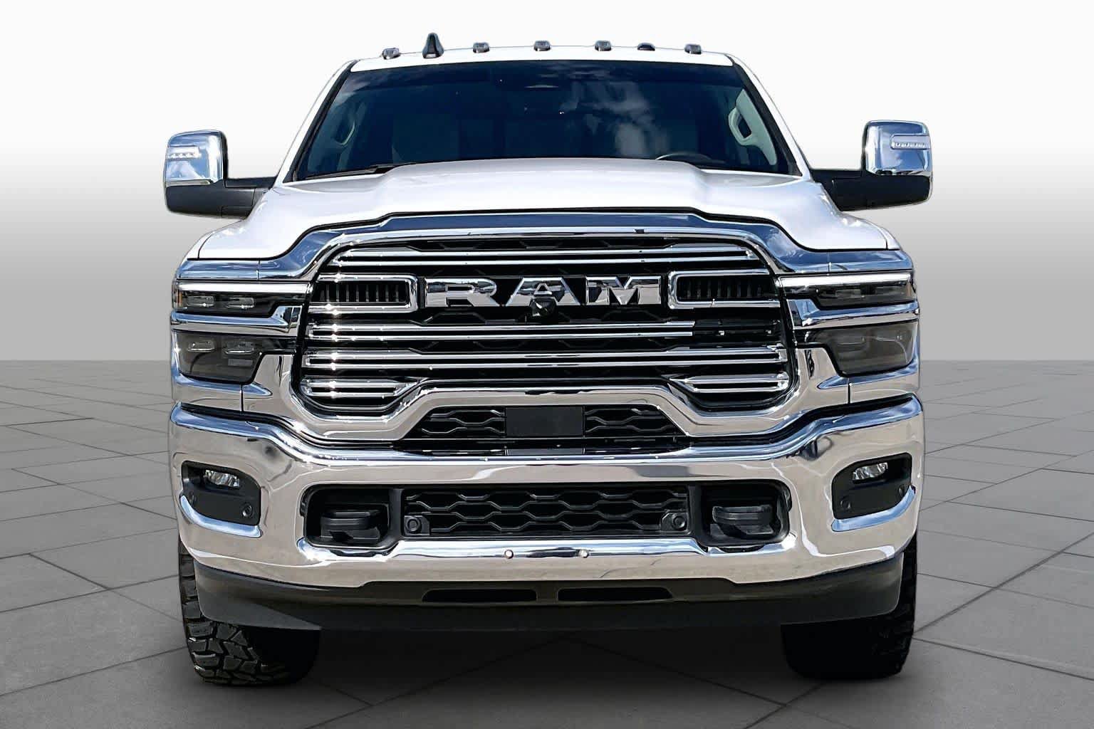 Used 2025 RAM 3500 Laramie AWD/4WD image 4