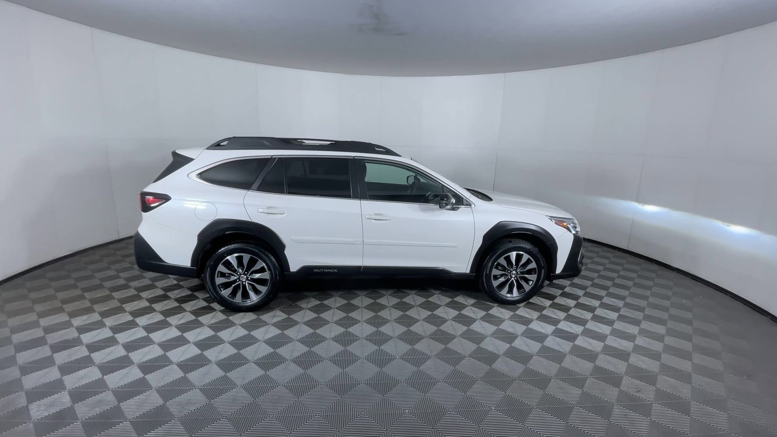 Used 2024 Subaru Outback Limited AWD/4WD image 9
