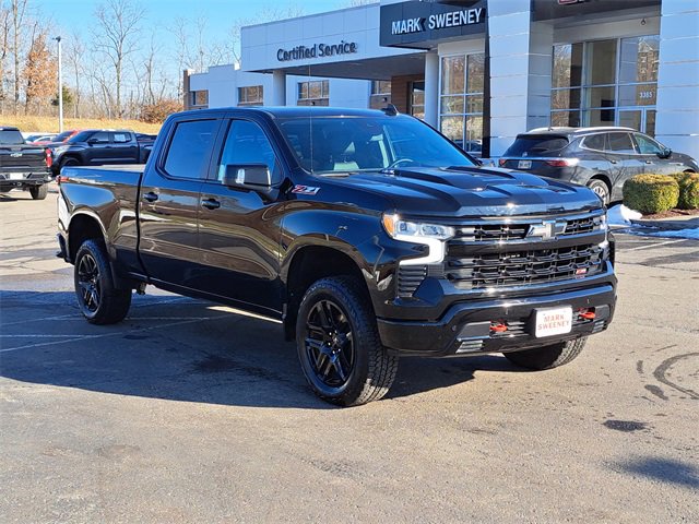 Used 2025 Chevrolet Silverado 1500 LT Trail Boss w/ Convenience Package II image 3