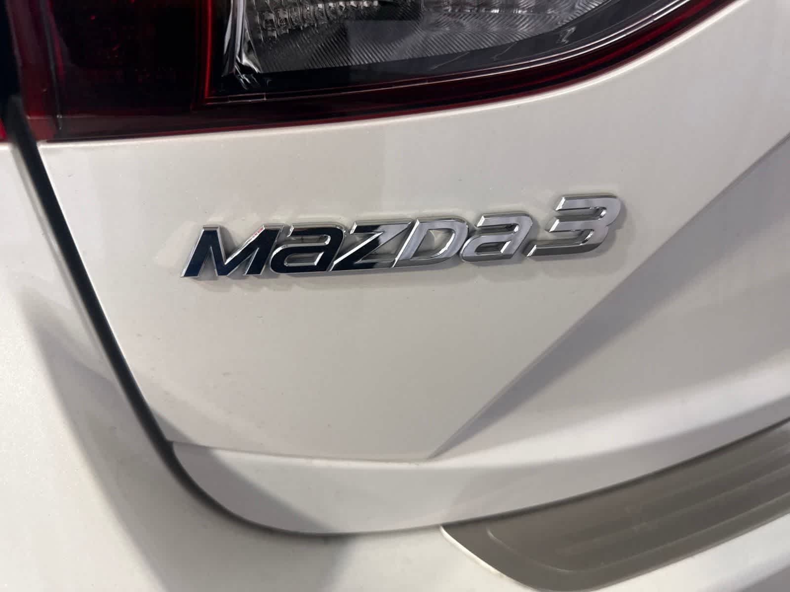 Used 2018 MAZDA MAZDA3 Touring FWD image 11