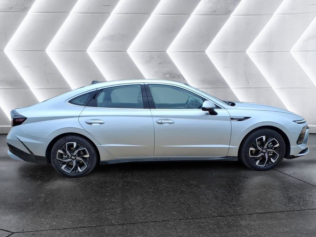 Used 2025 Hyundai Sonata SEL FWD image 6
