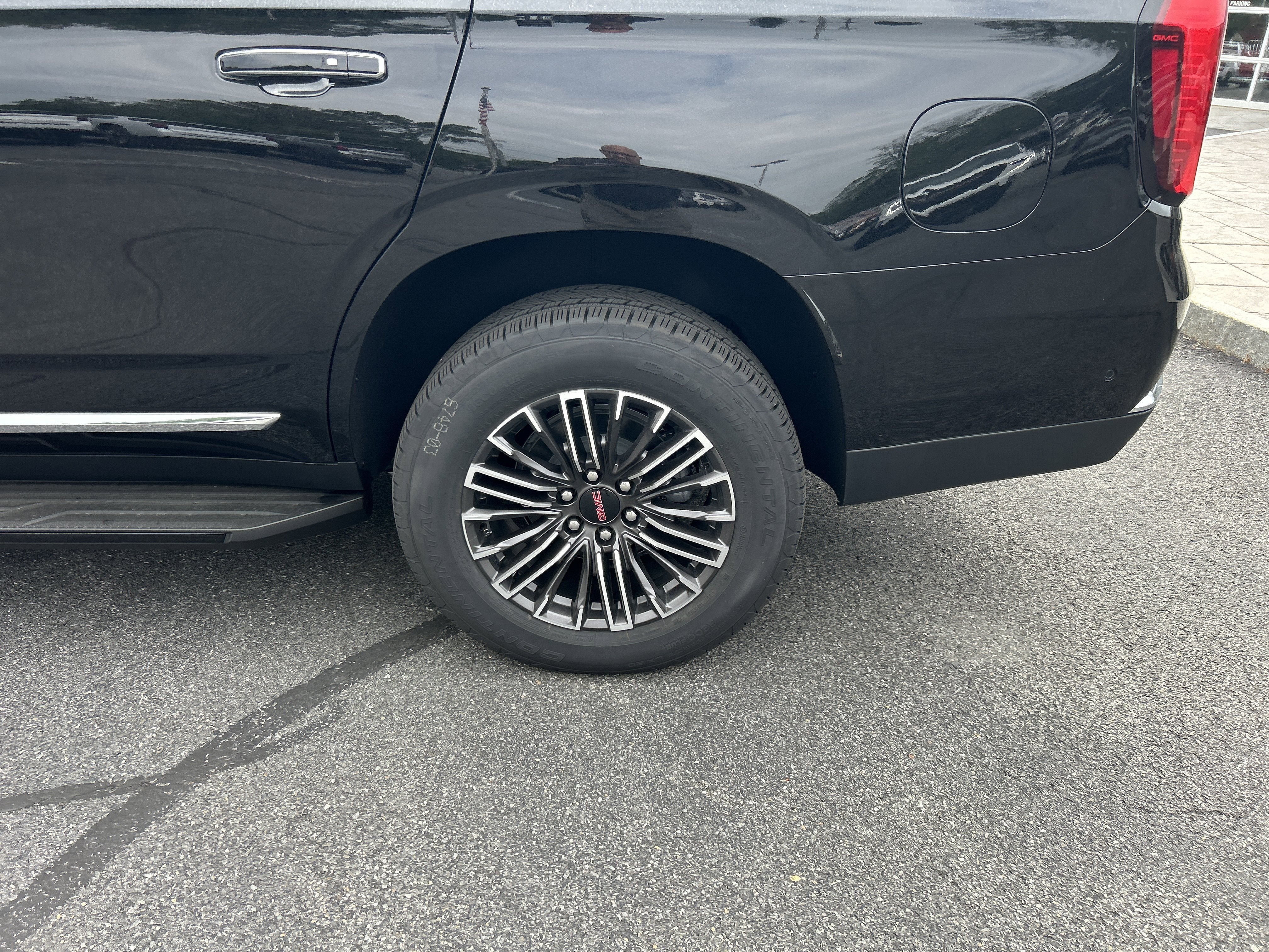 New 2026 GMC Yukon Elevation AWD/4WD image 7