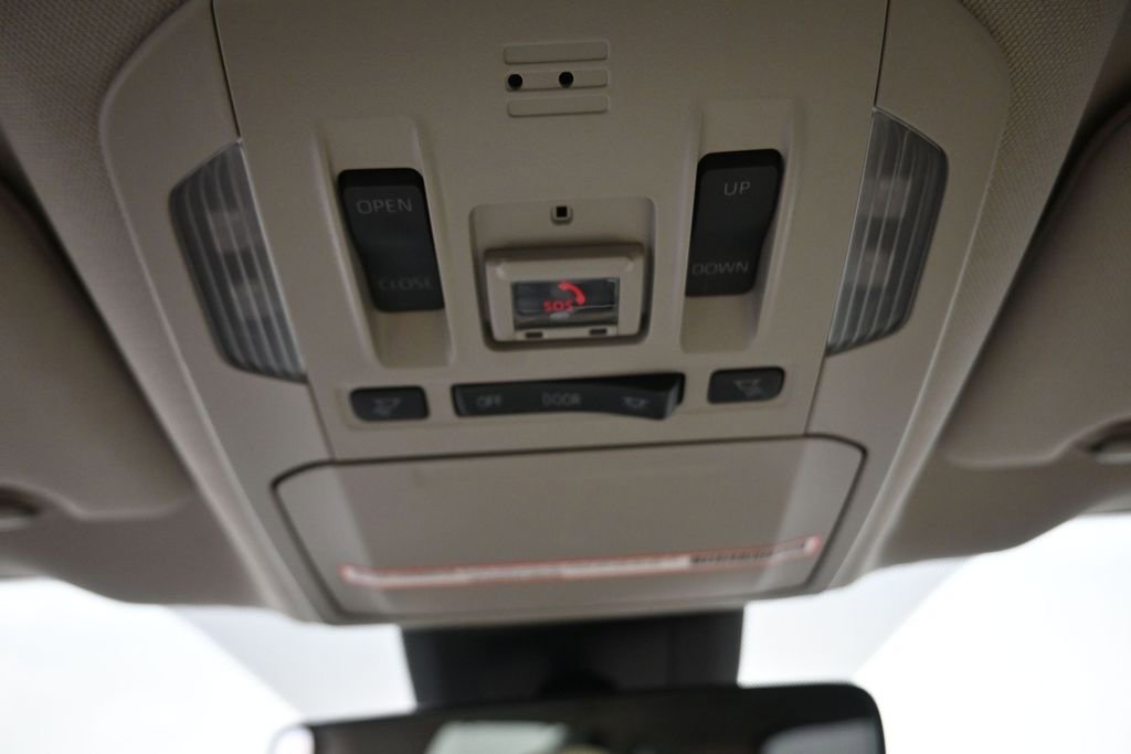 Used 2022 Toyota Highlander XLE FWD image 11