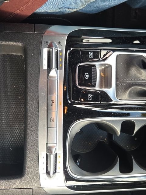 Used 2024 Kia Carnival SX image 34