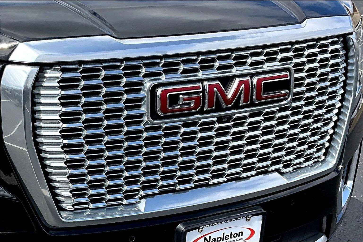Used 2021 GMC Yukon XL Denali w/ Denali Premium Package image 30