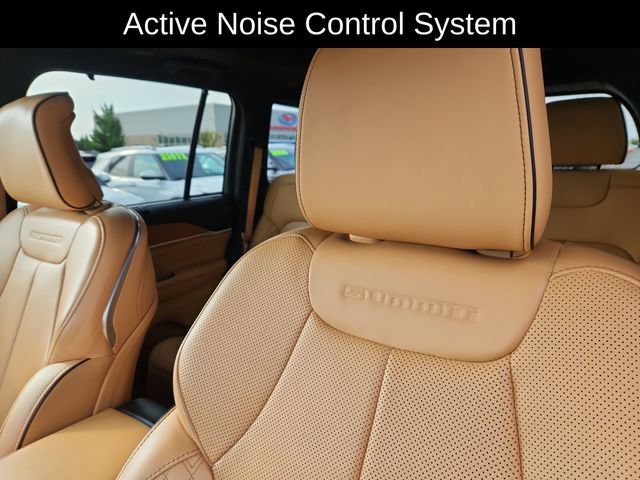 Used 2025 Jeep Grand Cherokee Summit AWD/4WD image 22