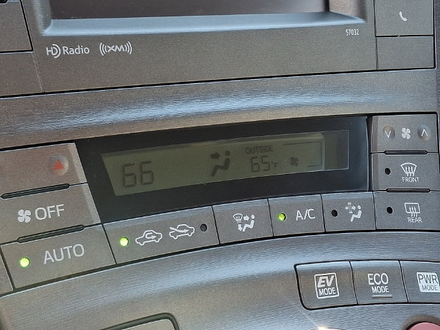 Used 2015 Toyota Prius Three FWD image 15