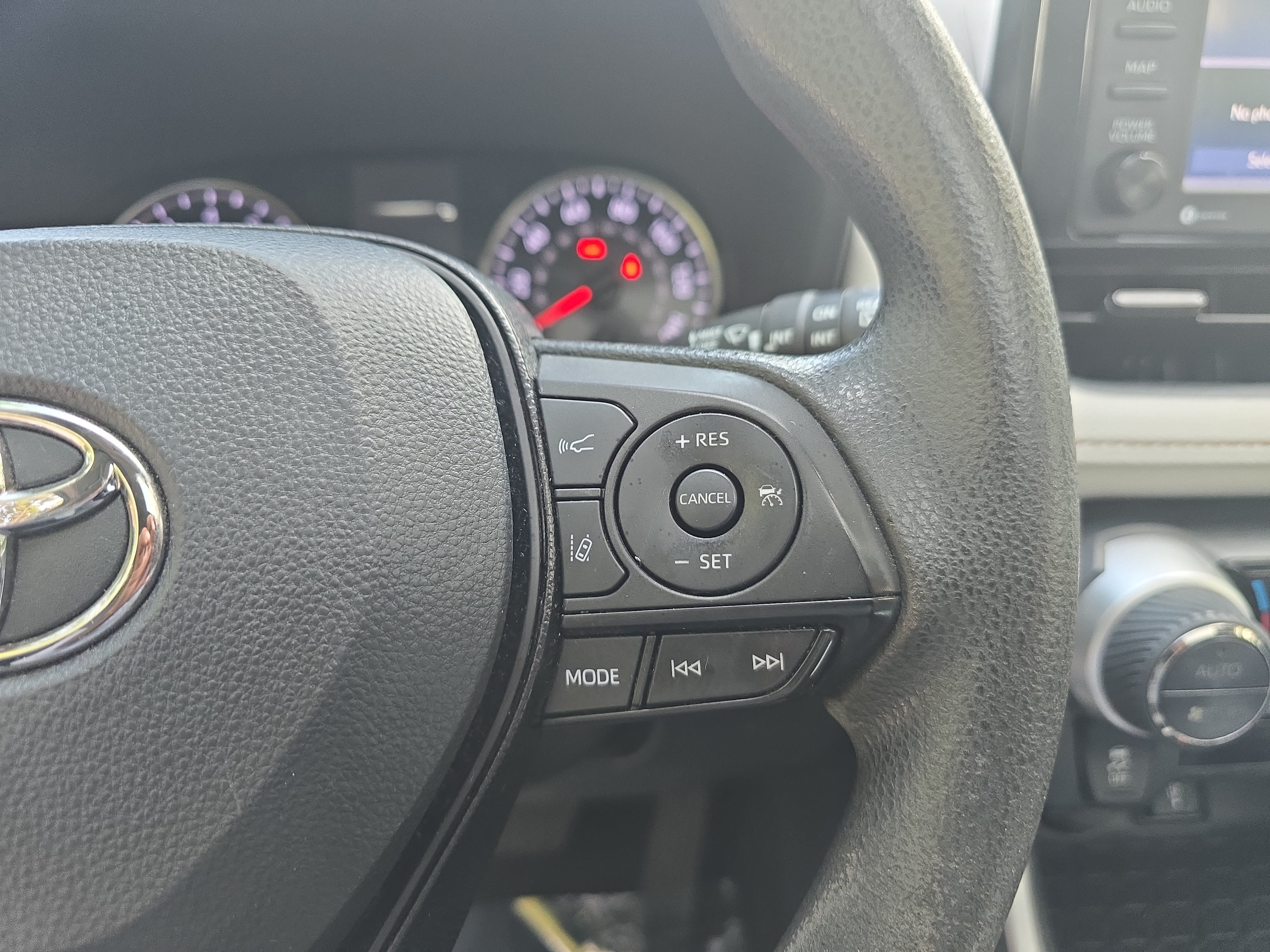 Used 2022 Toyota RAV4 XLE w/ Convenience Package FWD image 17