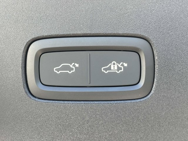 New 2026 Volvo EX90 Plus AWD/4WD image 18