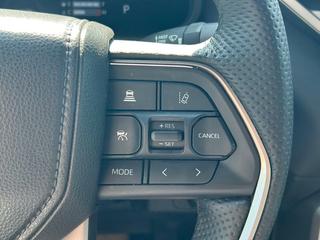 Used 2025 Toyota Tundra Limited AWD/4WD image 44