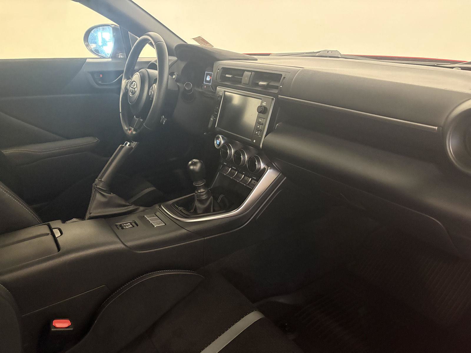 Used 2022 Toyota GR86 Premium w/ ALL Weather Mat Package (TMS) RWD image 35