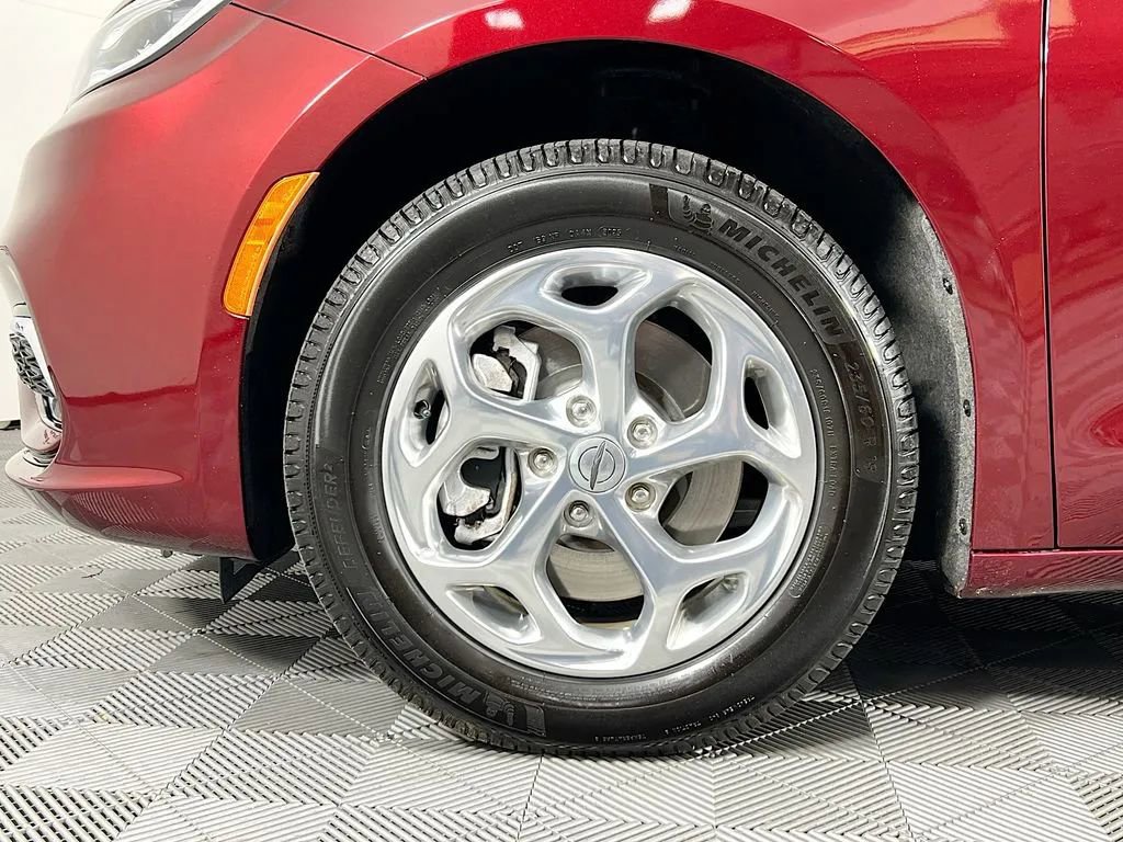 Used 2021 Chrysler Pacifica Limited image 34