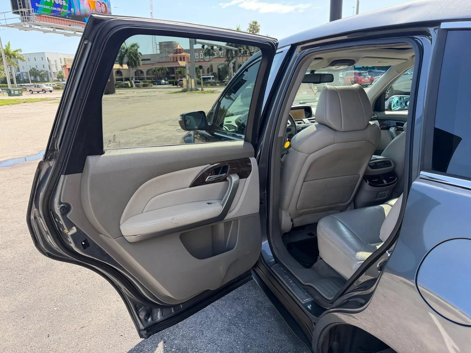 Used 2011 Acura MDX w/ Technology & Entertainment AWD/4WD image 23