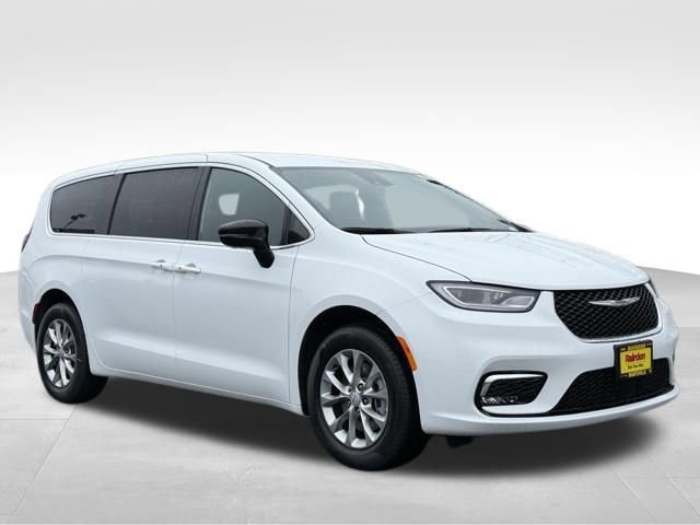 New 2026 Chrysler Pacifica Select