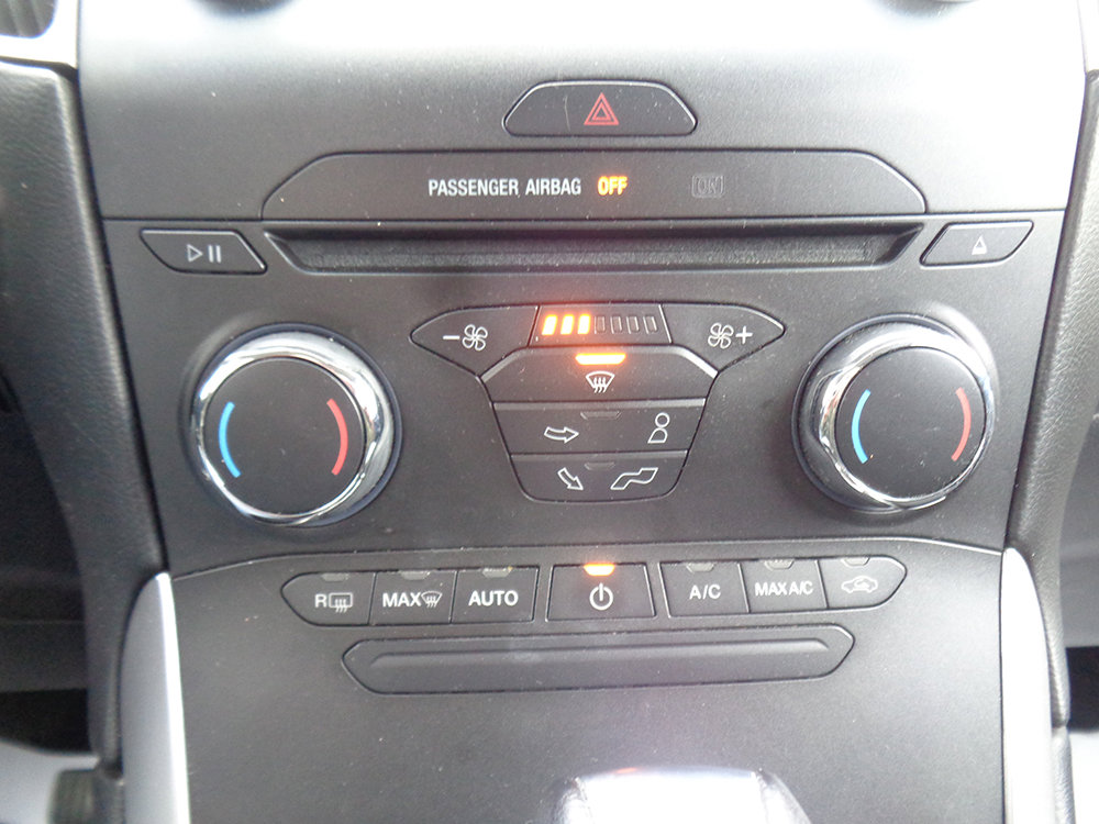 Used 2015 Ford Edge SEL AWD/4WD image 16