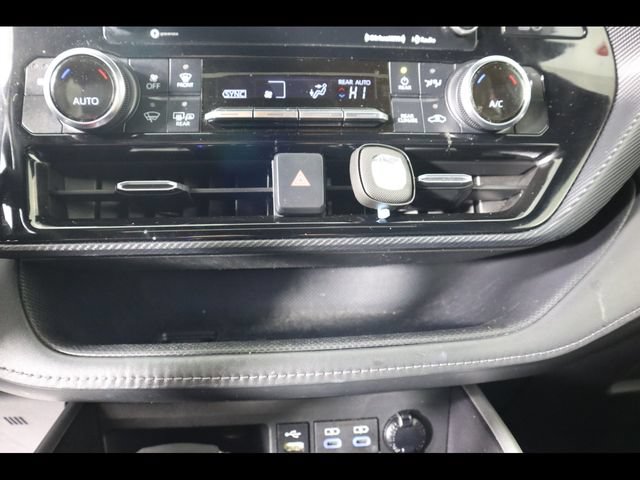 Used 2022 Toyota Highlander XSE AWD/4WD image 56