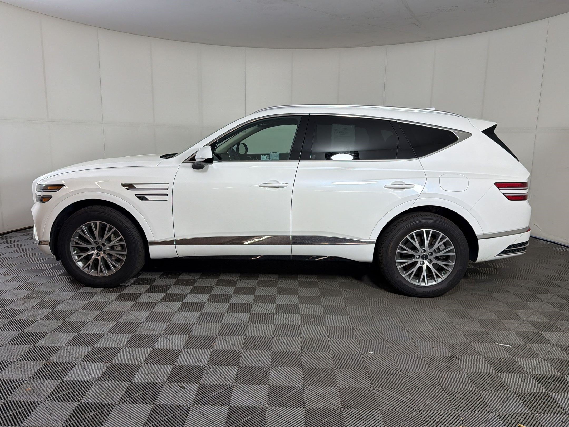 Used 2025 Genesis GV80 2.5T Standard AWD/4WD image 2