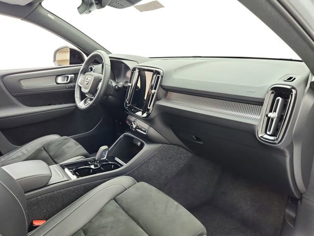 Certified 2022 Volvo XC40 P8 Recharge Plus image 26