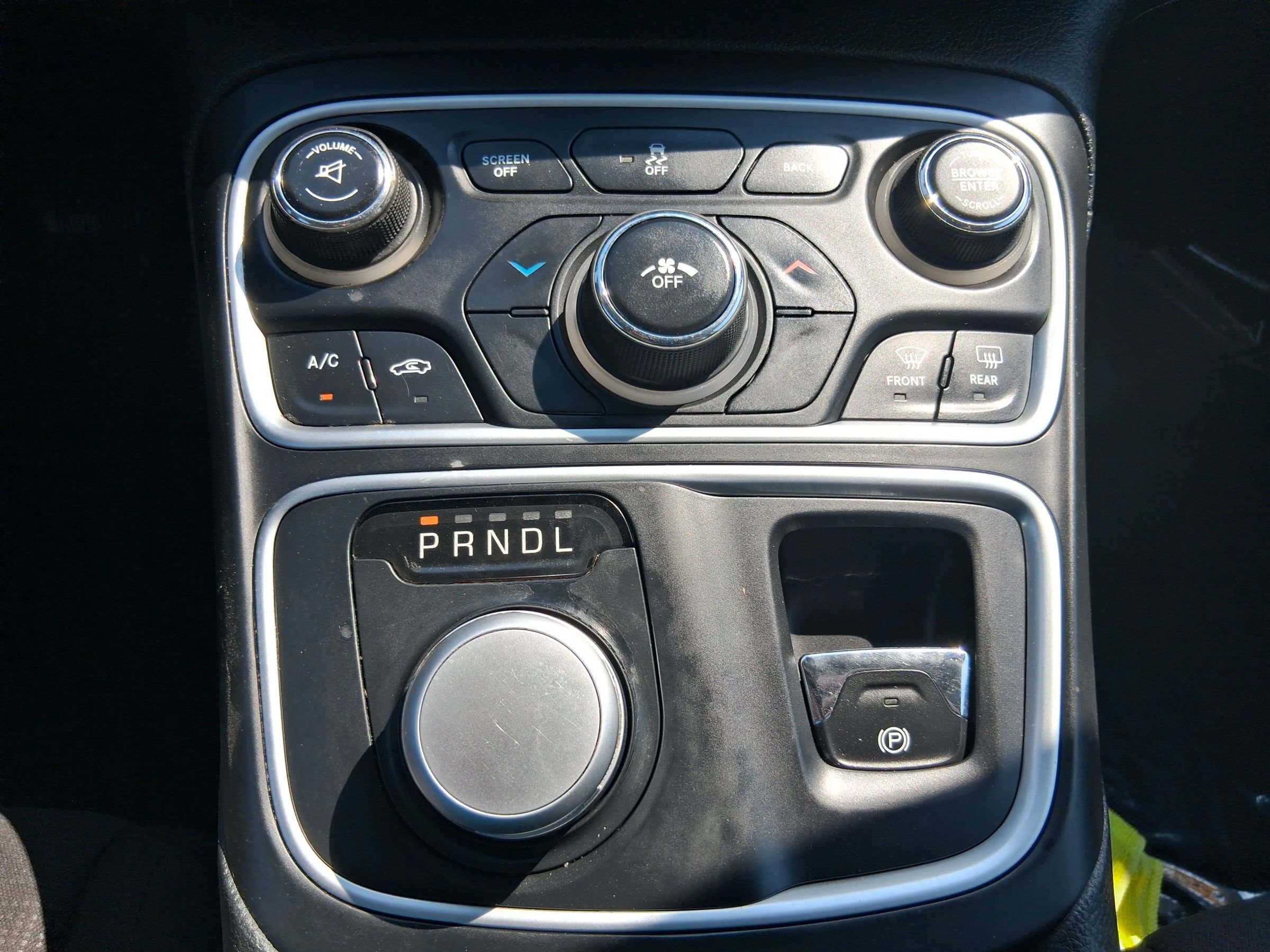 Used 2015 Chrysler 200 Limited FWD image 17