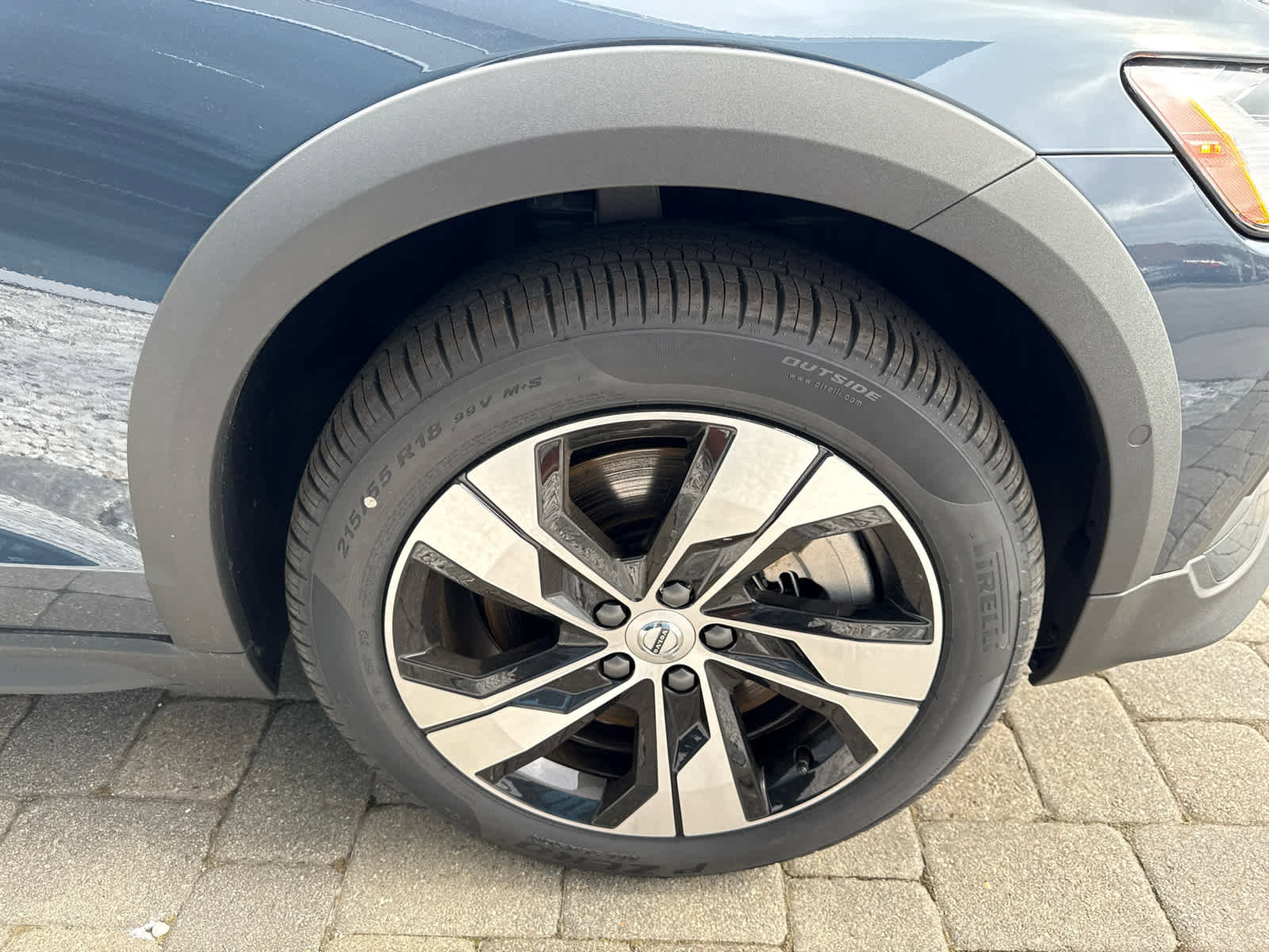 New 2026 Volvo V60 B5 Cross Country Plus w/ Protection Package Premier image 35