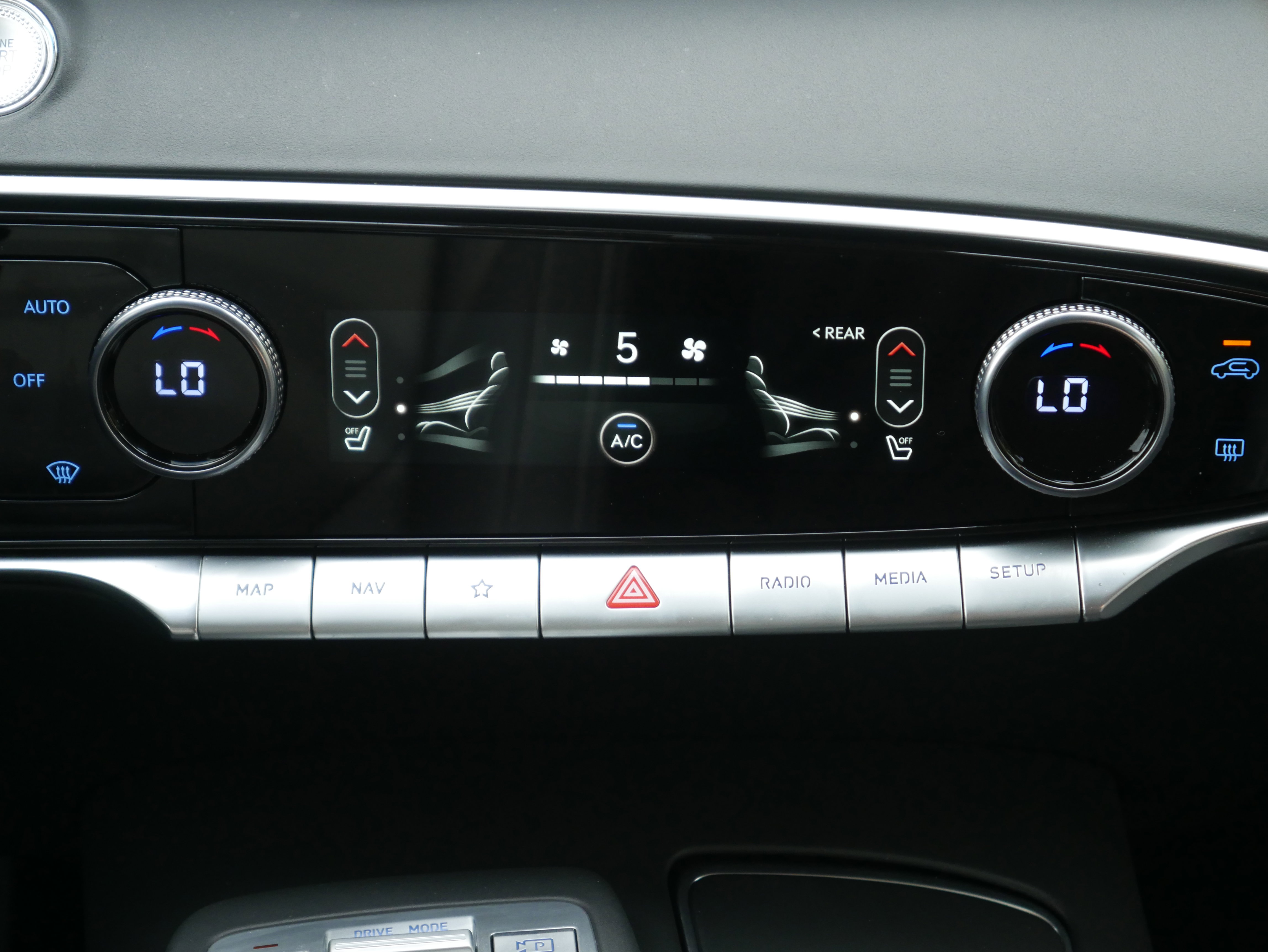 Certified 2025 Genesis GV70 2.5T image 19