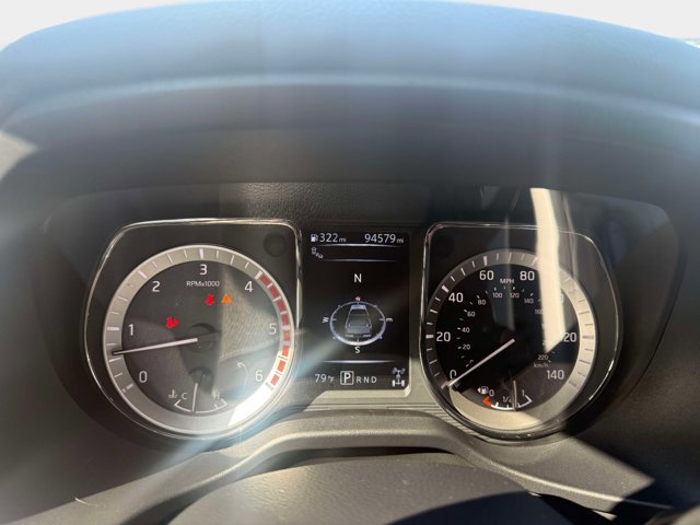 Used 2017 Nissan Titan SL w/ Chrome Package AWD/4WD image 18