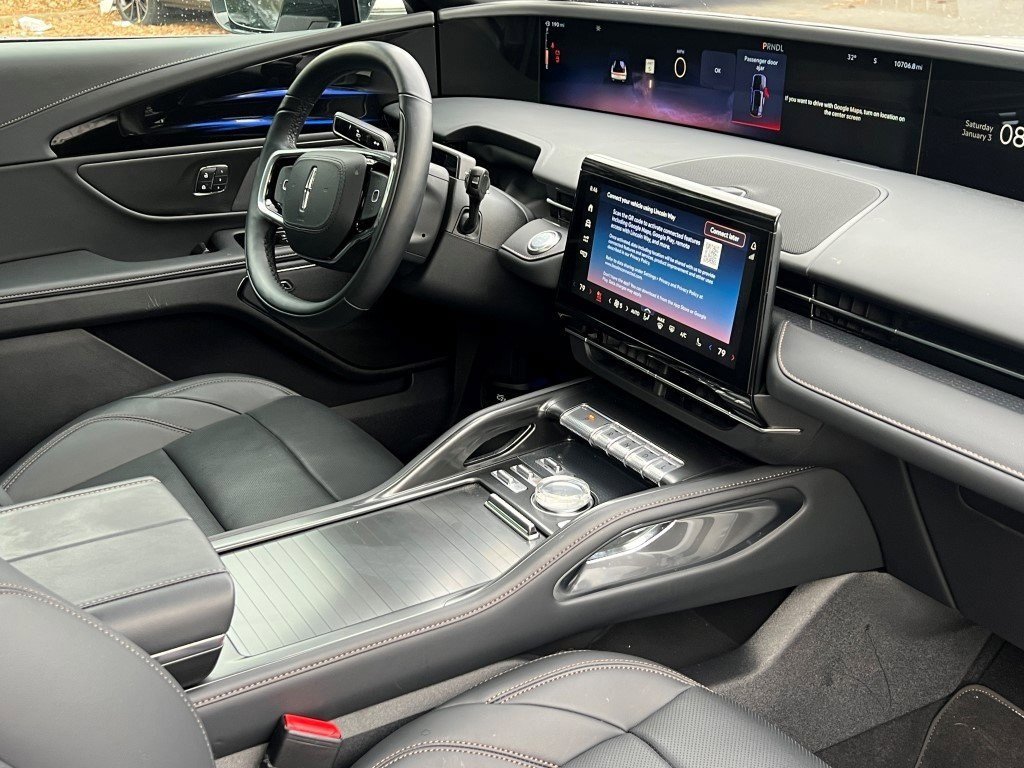 Used 2025 Lincoln Nautilus Premier w/ Equipment Group 102A image 11