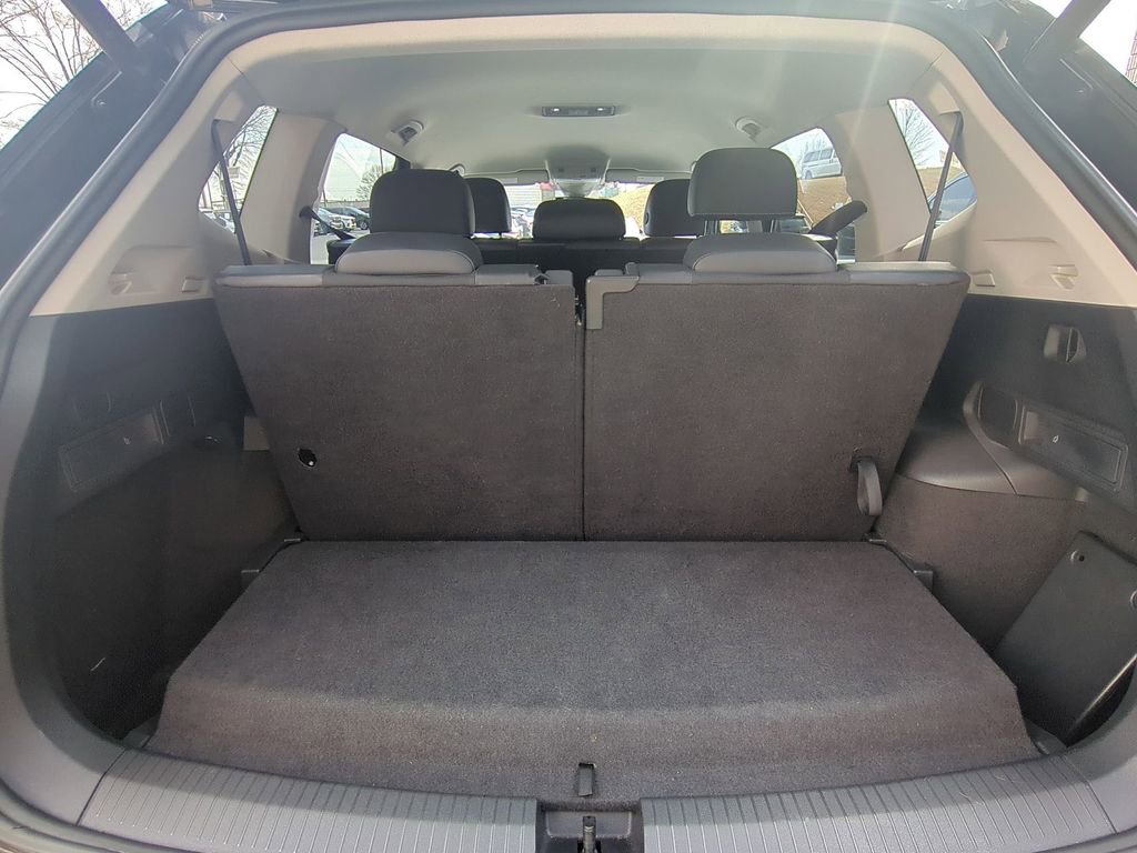 Used 2024 Volkswagen Tiguan SE image 28