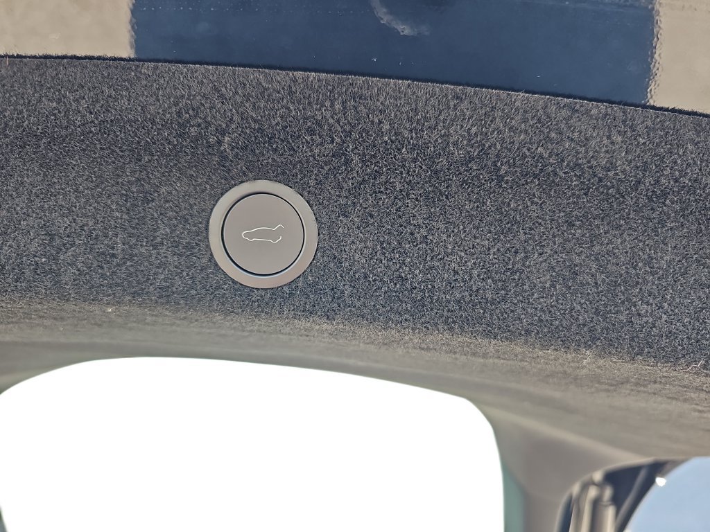 Used 2026 Tesla Model Y 2WD image 34