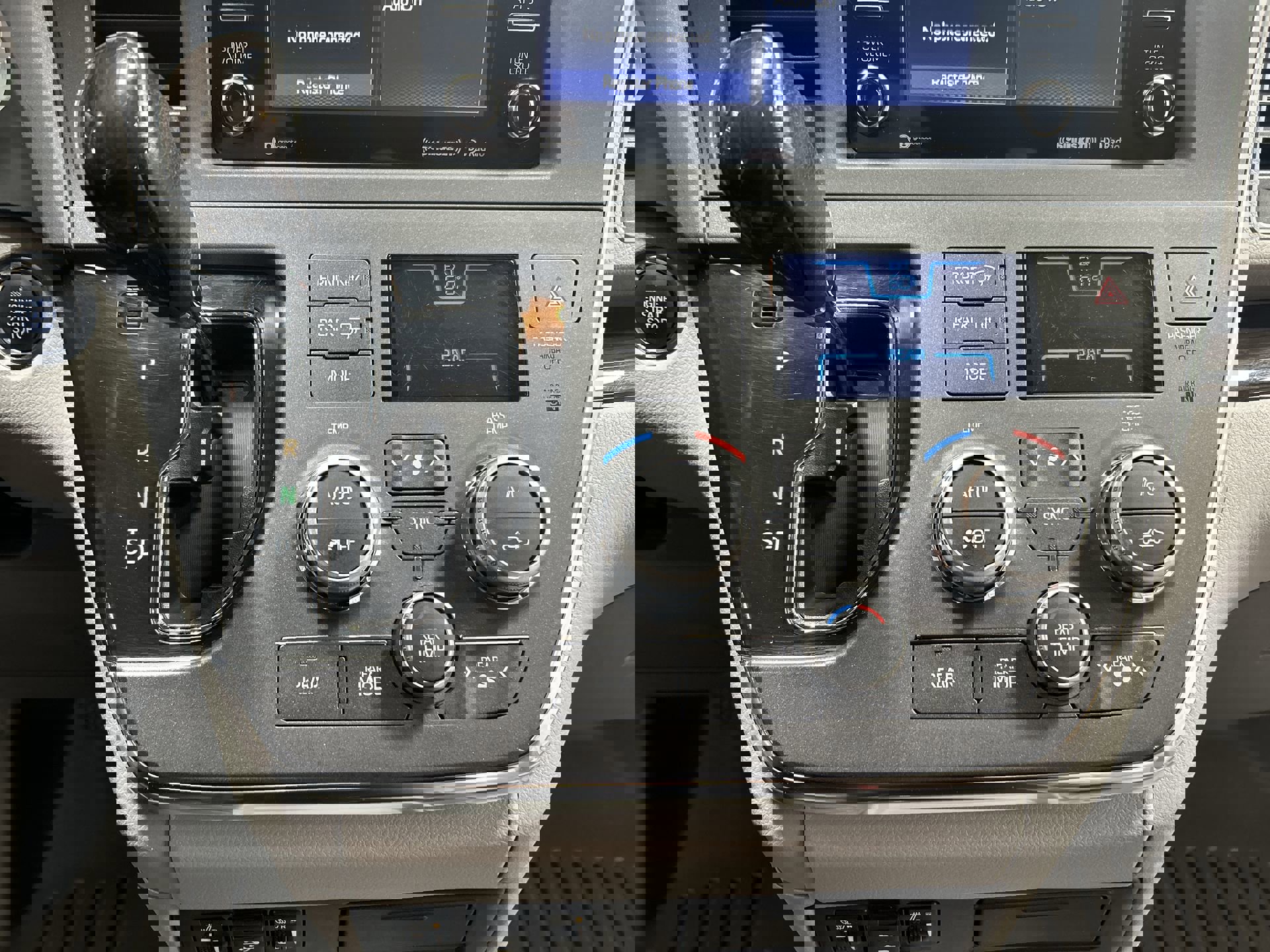 Used 2018 Toyota Sienna XLE Premium image 12