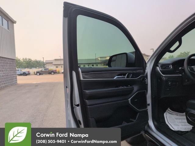 Used 2022 Jeep Wagoneer Series II AWD/4WD image 10