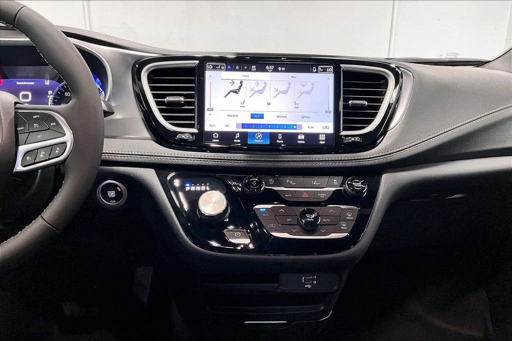 New 2026 Chrysler Pacifica Select image 17