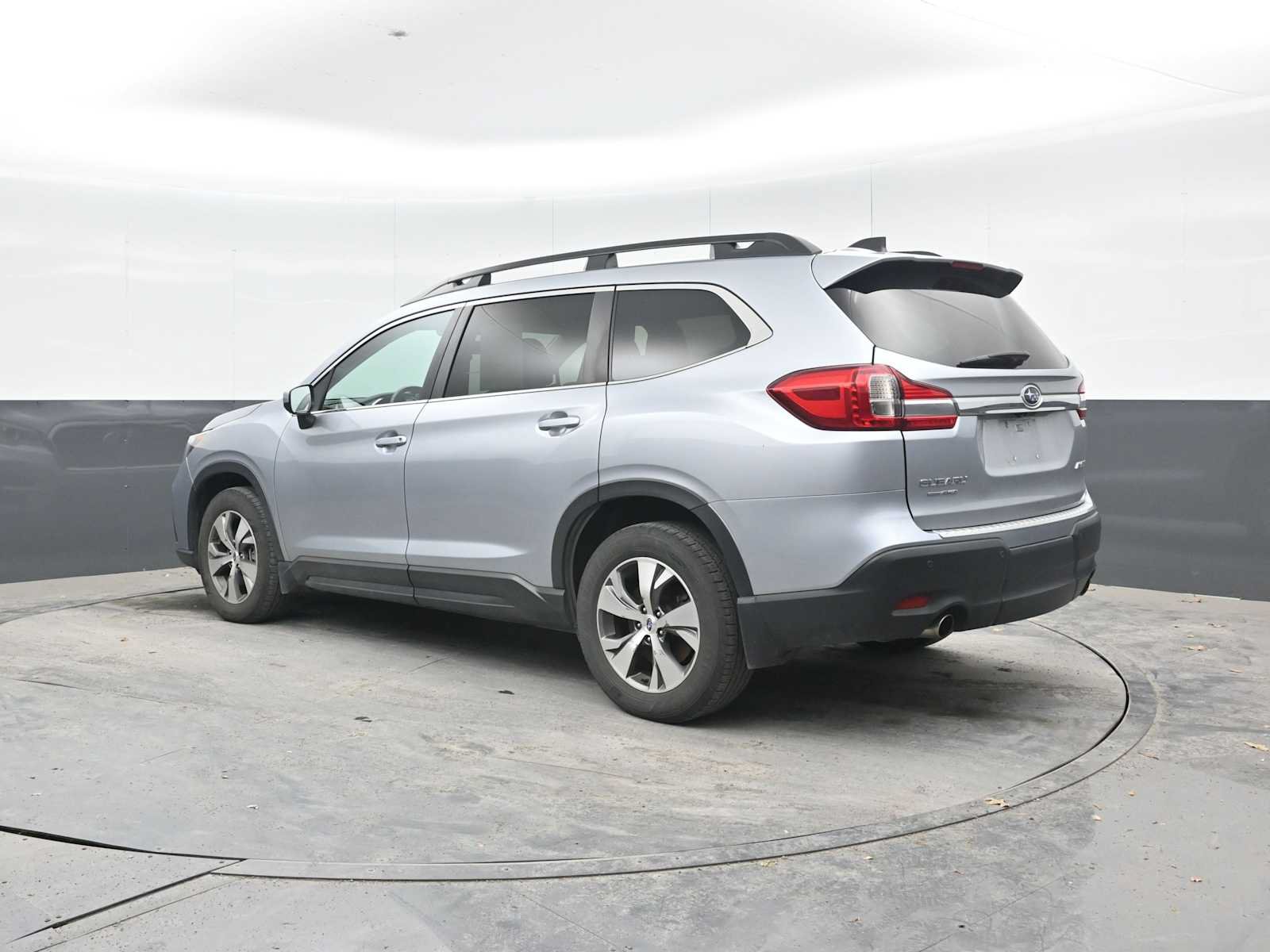 Used 2021 Subaru Ascent Premium w/ Convenience Package AWD/4WD image 2