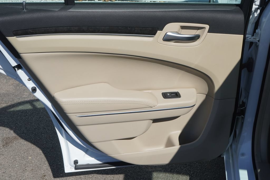 Used 2013 Chrysler 300 AWD w/ Driver Convenience Group image 27