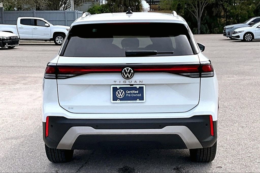 Certified 2025 Volkswagen Tiguan SE image 6