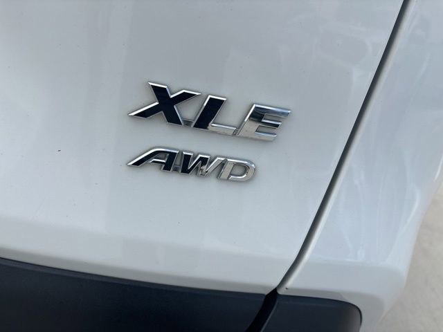 Used 2019 Toyota RAV4 XLE image 4