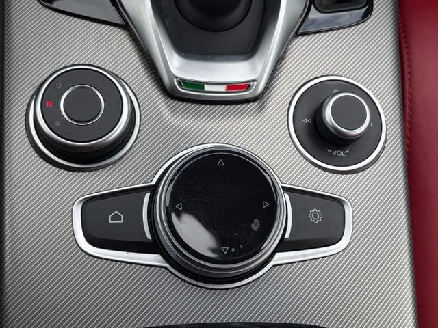 Used 2024 Alfa Romeo Stelvio Veloce AWD/4WD image 35
