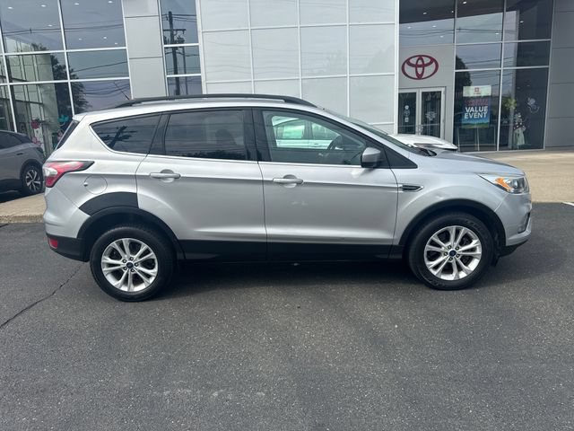 Used 2017 Ford Escape SE w/ Equipment Group 201A AWD/4WD image 2