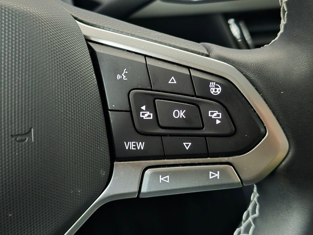 Used 2023 Volkswagen Taos SE w/ Black Wheel Package image 28