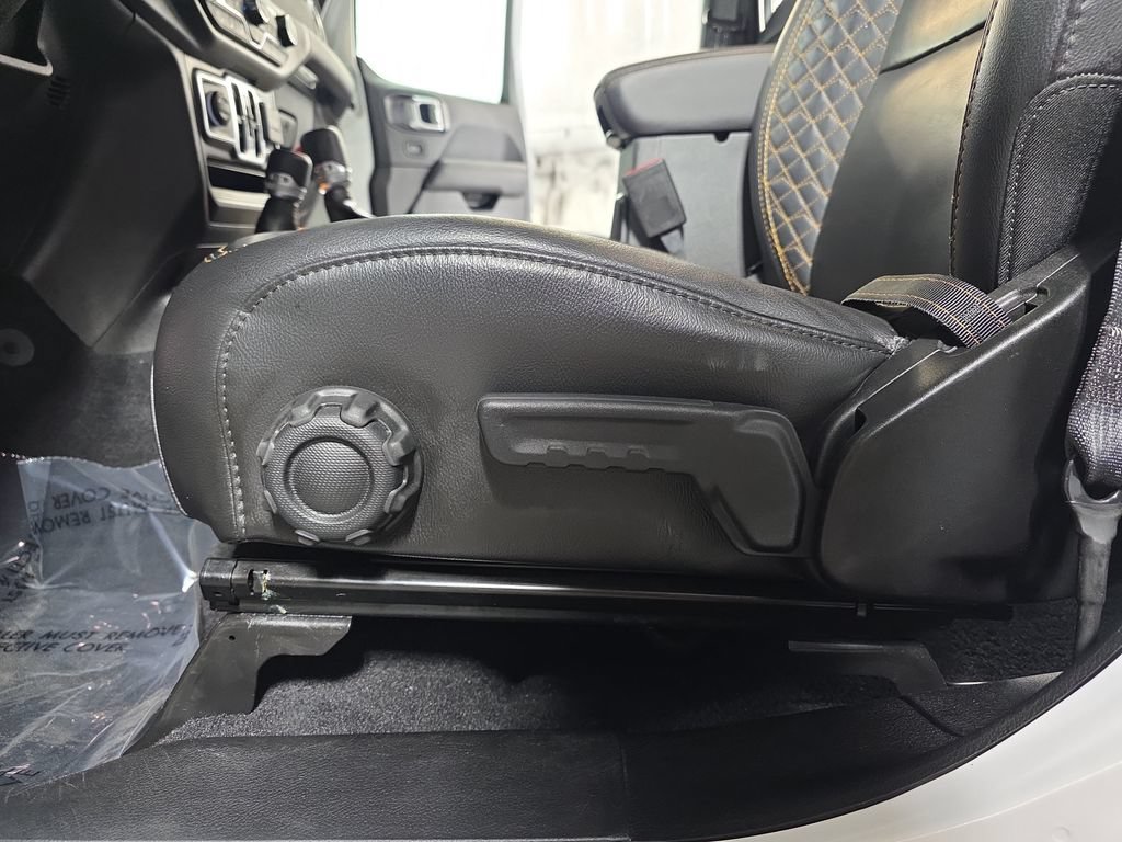 Used 2021 Jeep Wrangler Unlimited Sahara AWD/4WD image 28