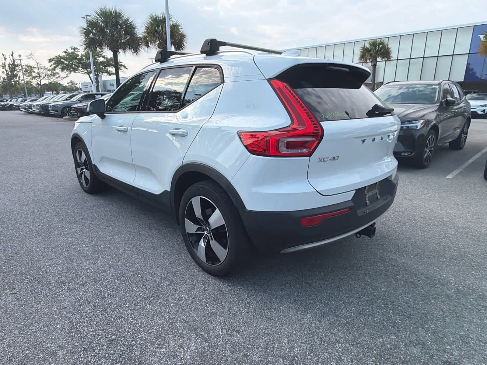 Used 2020 Volvo XC40 T5 Momentum w/ Protection Package Premier AWD/4WD image 12