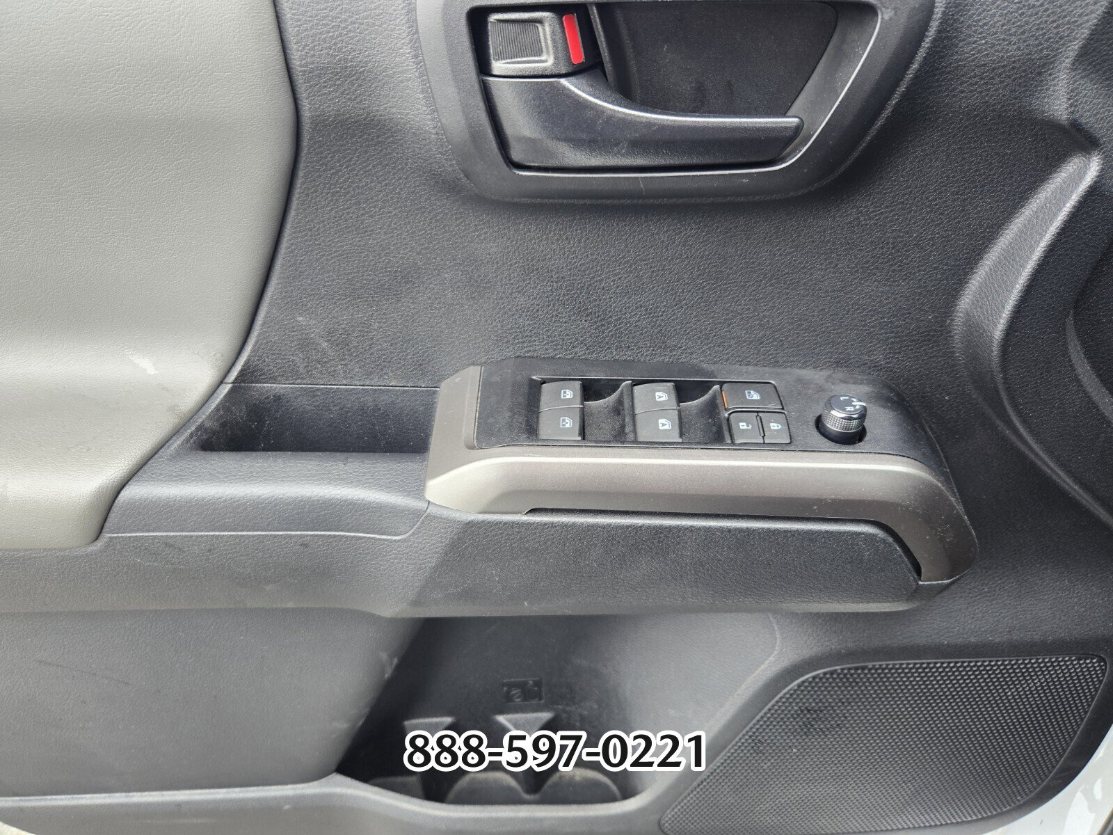 Used 2023 Toyota Tacoma SR5 image 33