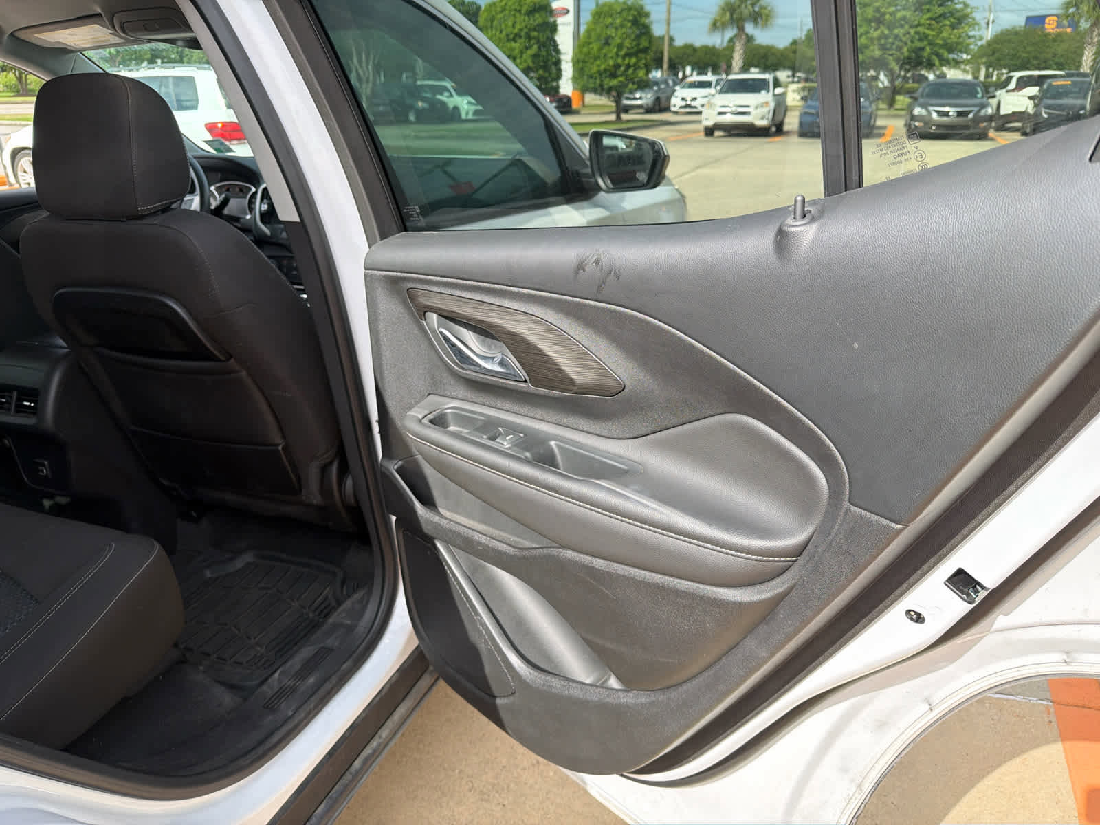 Used 2024 GMC Terrain SLE FWD image 46